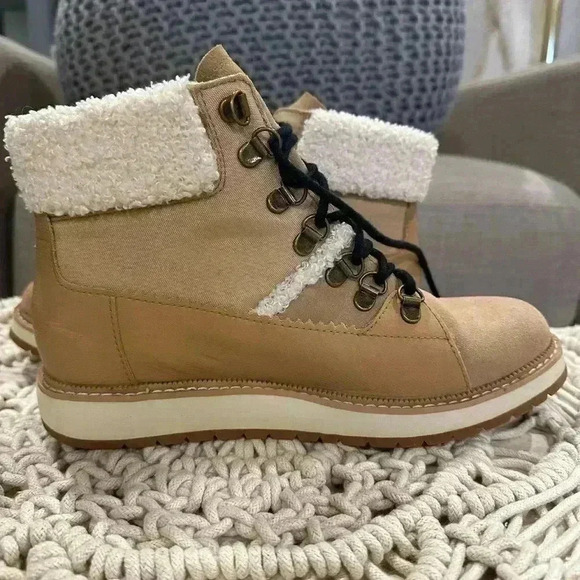 Toms Shoes - Toms hiking boots sz 7